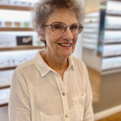 A lovely smile to brighten up this rainy morning! Wearing Europa frames. 

#houstoneyedoc #opticalframes #neurolens #sug...